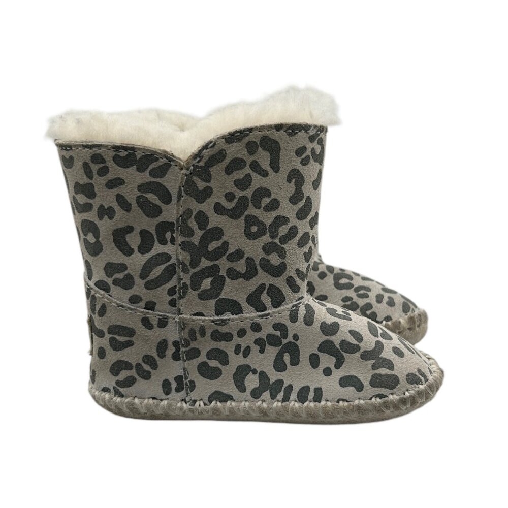 UGG Cassie Leopard Infant Boots (2/3) - Picture 2 of 16